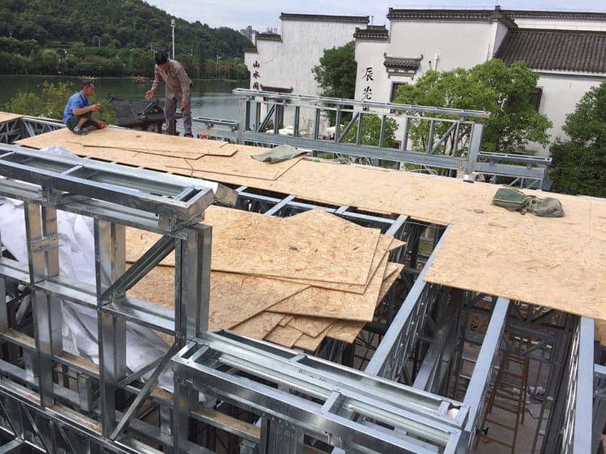 install the OSB boards of Huizhou style house