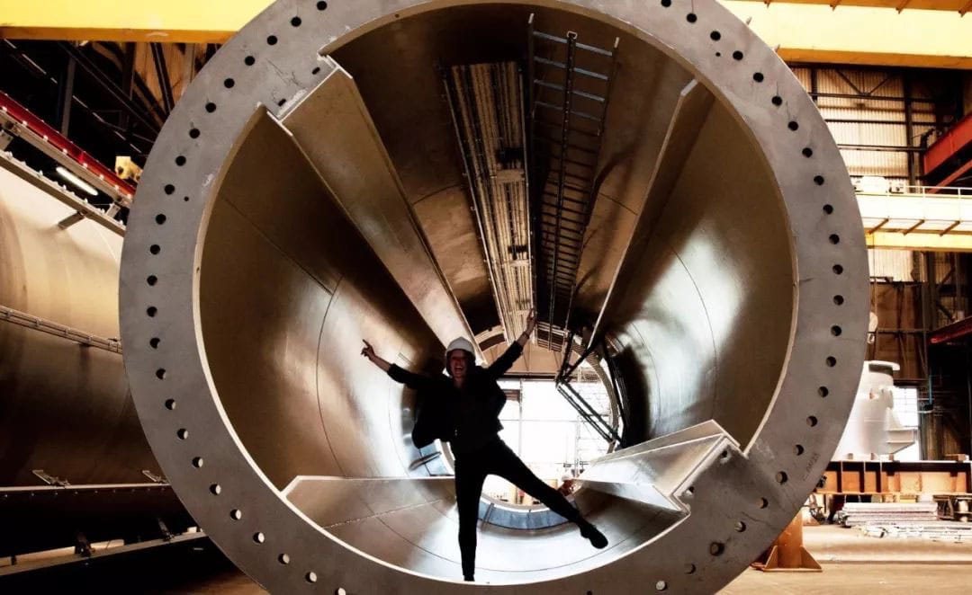 Section view of the tank