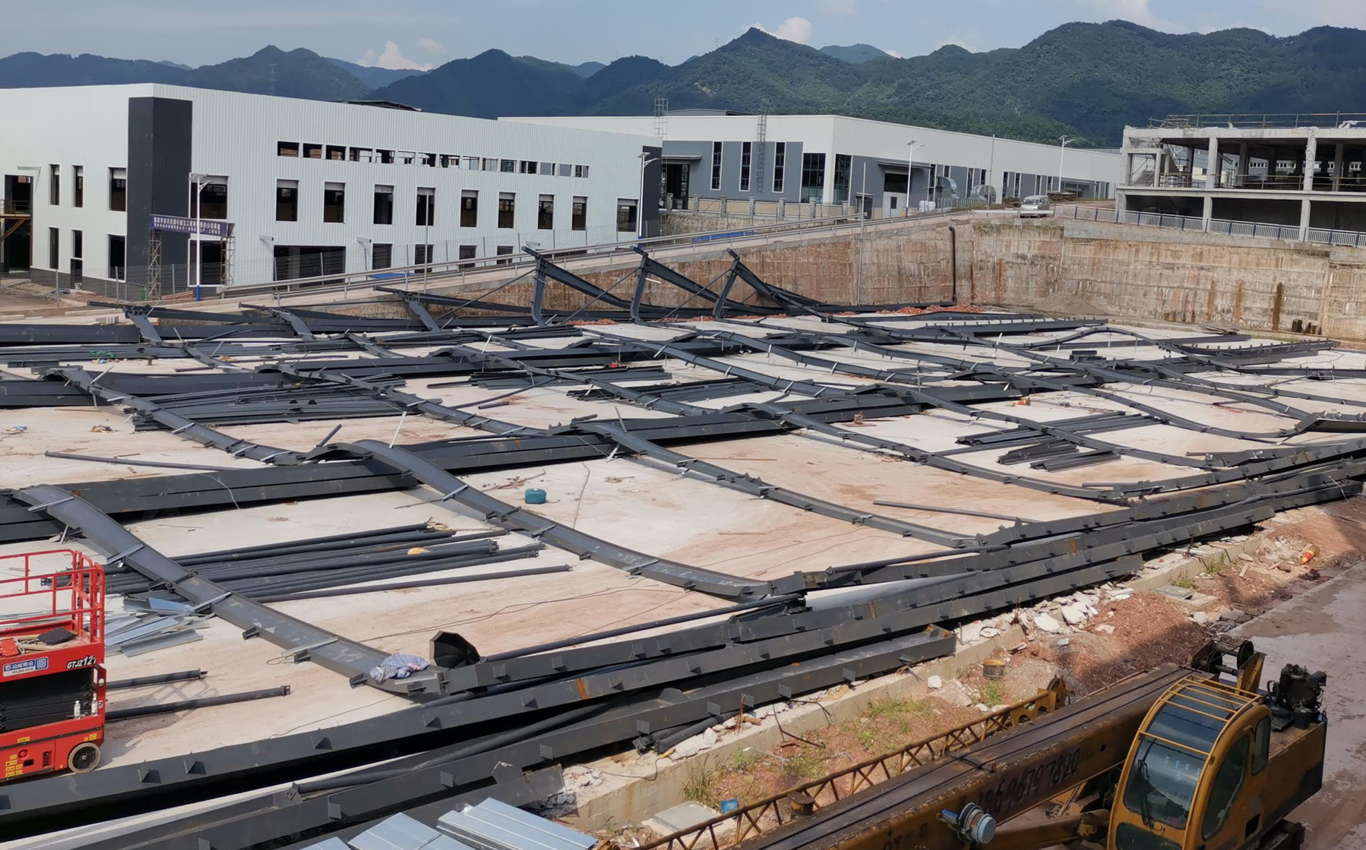 Steel Columns and beams collapse
